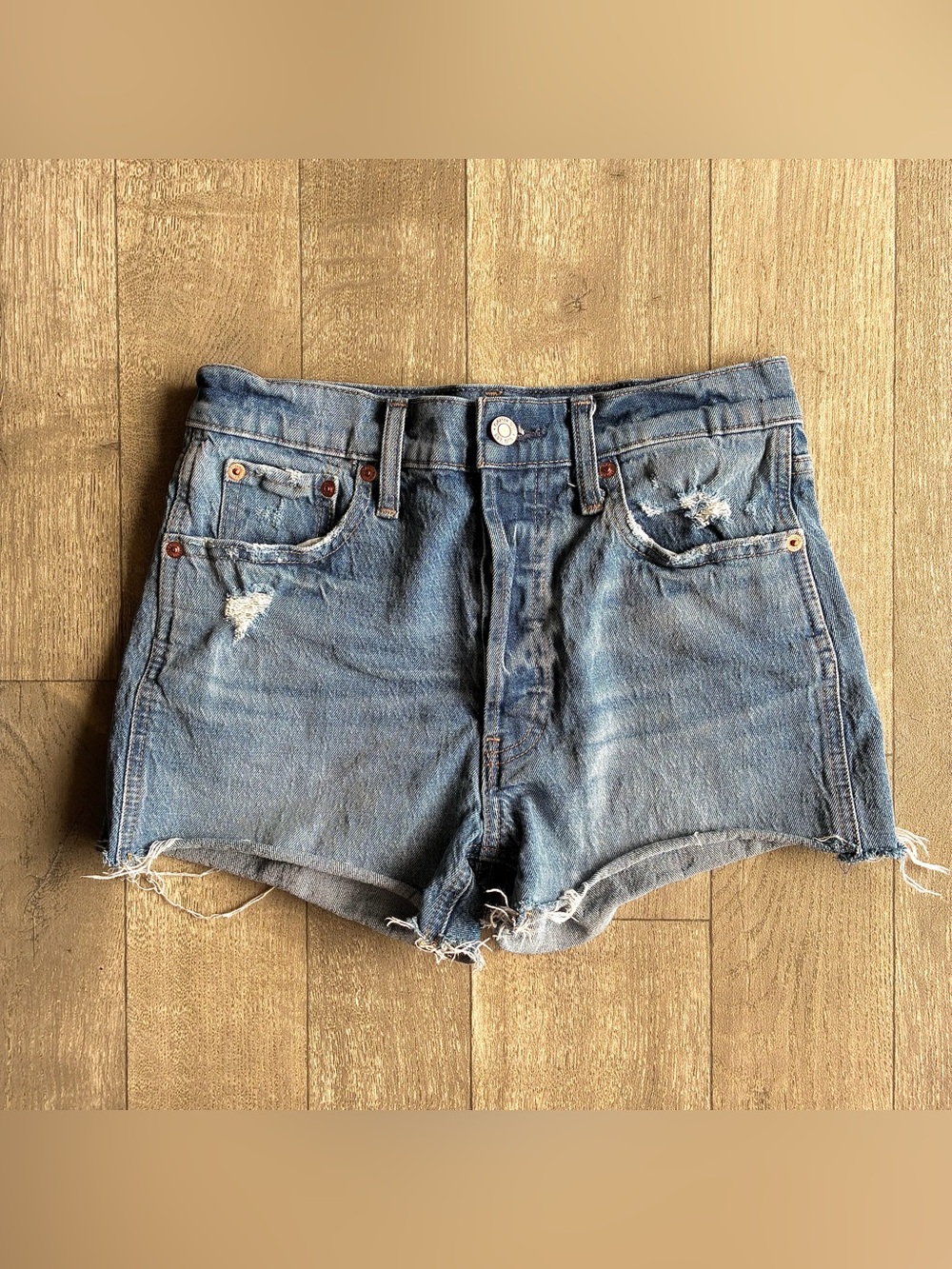 Gap blue denim 'Cheeky Short High Rise' shorts
size 26 / 2 Regular